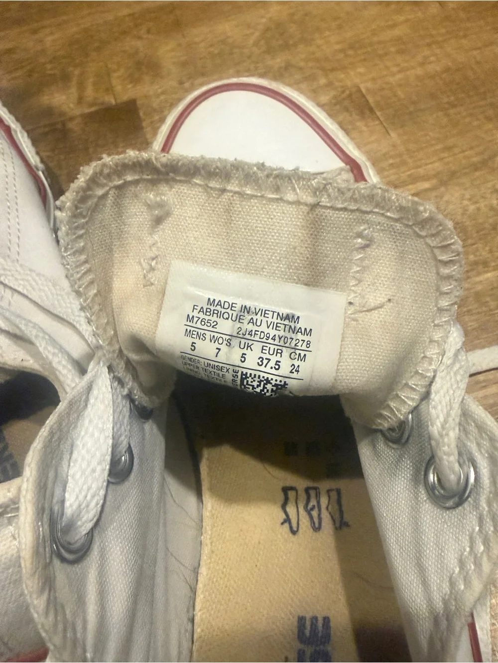 Converse' Low Top Canvas Sneakers size 7